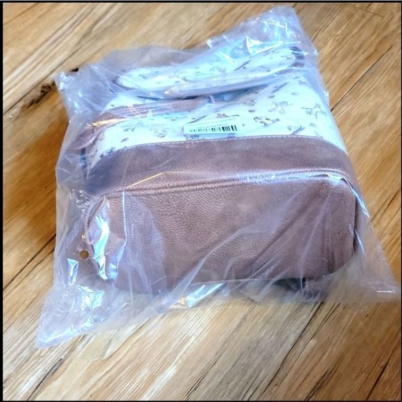 Last One! Her Universe Chip & Dale Slouch Mini Backpack NWT - Picture 4 of 7